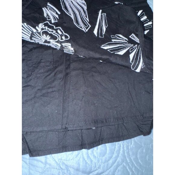 East 5th Black A-Line Skirt With White Embroidered Floral Design Size 14 - Picture 11 of 11